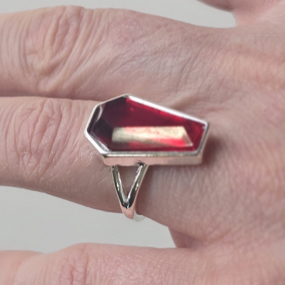 ⚰️ Red Coffin Ring - Picture 6 of 11